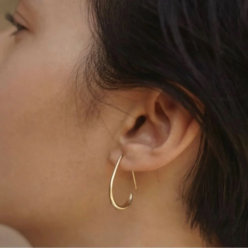 Gold minimalist hoop earrings ✨ - Picture 3 of 4